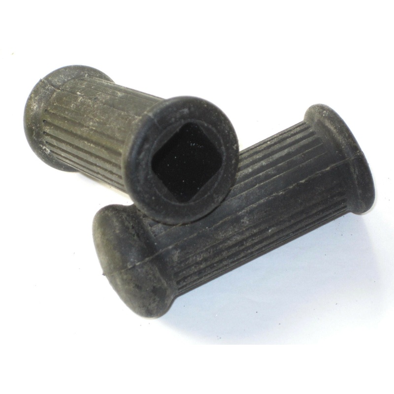 Triumph BSA 82-9051 footpegs square hole rear rubbers UK Made pillion rubber set