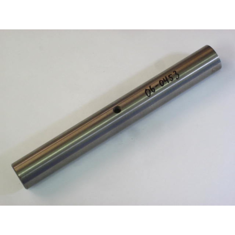 06-0453 swingarm spindle Norton Commando