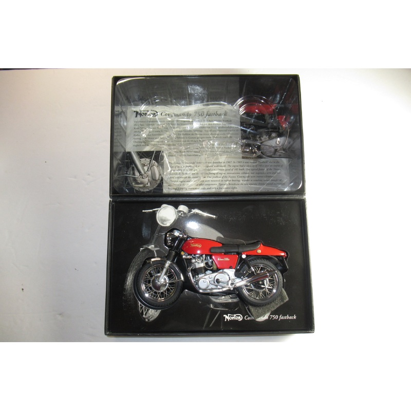 Norton Commando 750 1968 fastback Die-cast Model red