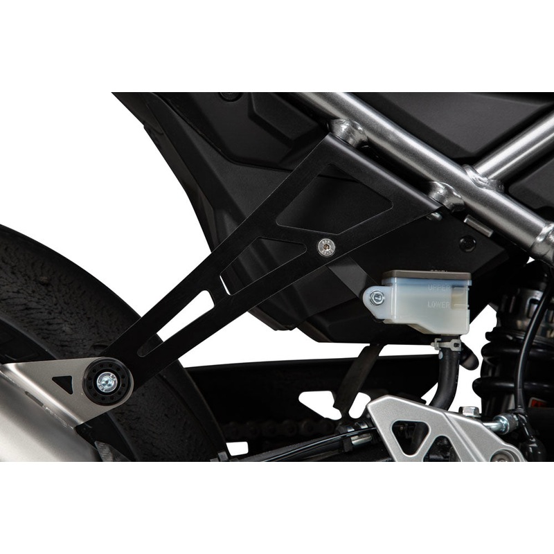 GSX8S/R 23-24 AL MFLR BRKT KIT  SKU: 200BG117200